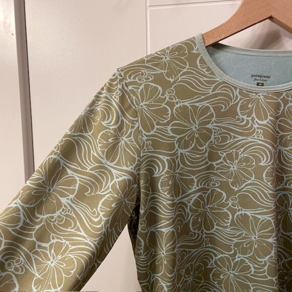 Women's Patagonia Capilene Long Sleeve Base Layer Top Medium Blue Green Floral - Picture 7 of 16